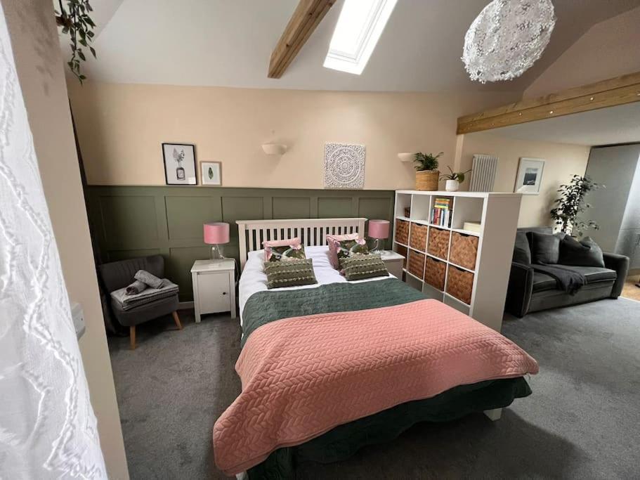 Cute With Kitchen, Patio And Free Parking Apartment
