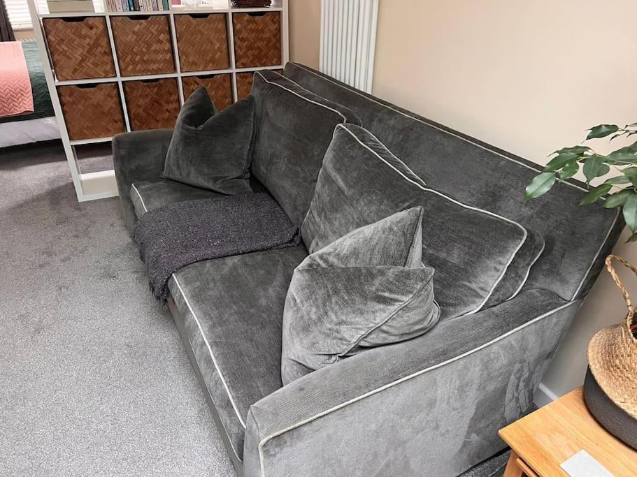 Cute With Kitchen, Patio And Free Parking Worthing